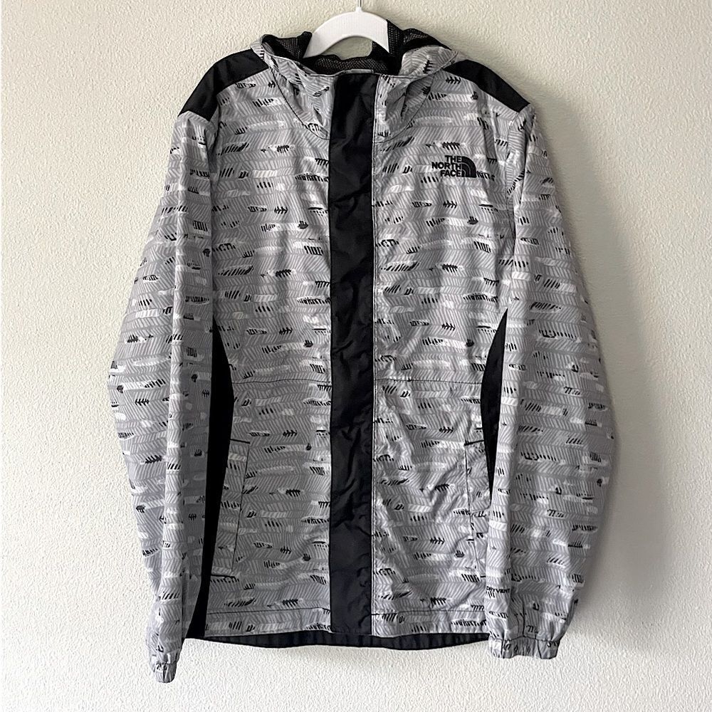 The North Face Black and White Girls Lightweight Hooded Jacket. Size L (14-16).